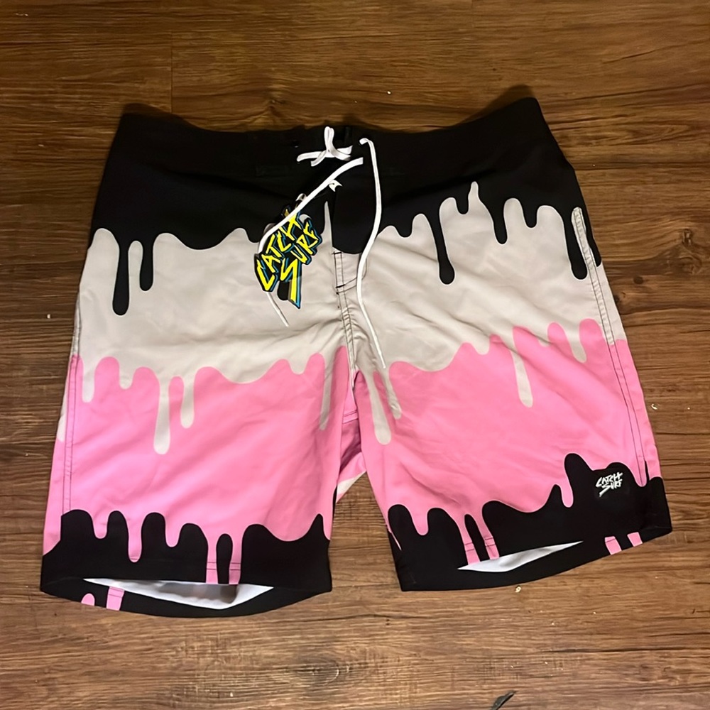 NWT Men’s Catch Surf “Tyler All Day Trunk 18”color black/pink drip